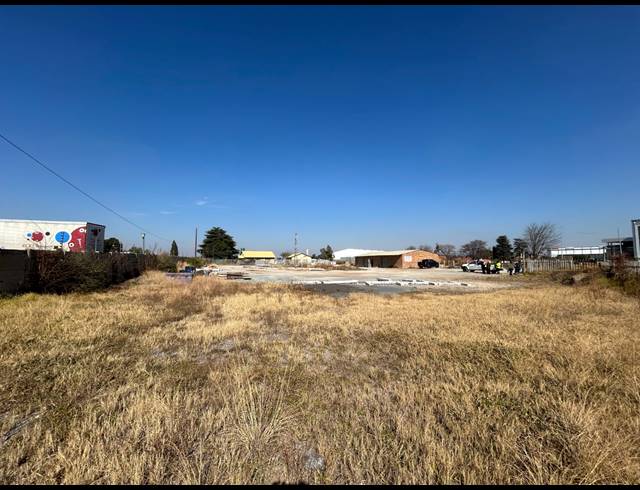 20,000M² VACANT LAND FOR SALE IN BREDELL